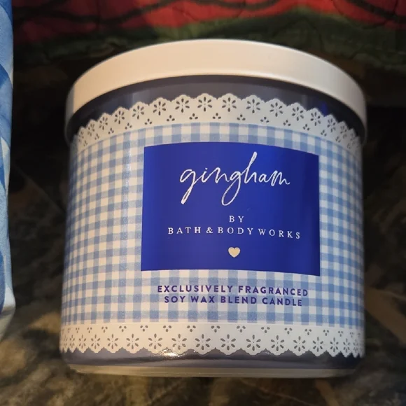 Bath & Body Works Gingham Soy Wax Blue Candle, Fine Fragrance with Matching Bag - Picture 2 of 6